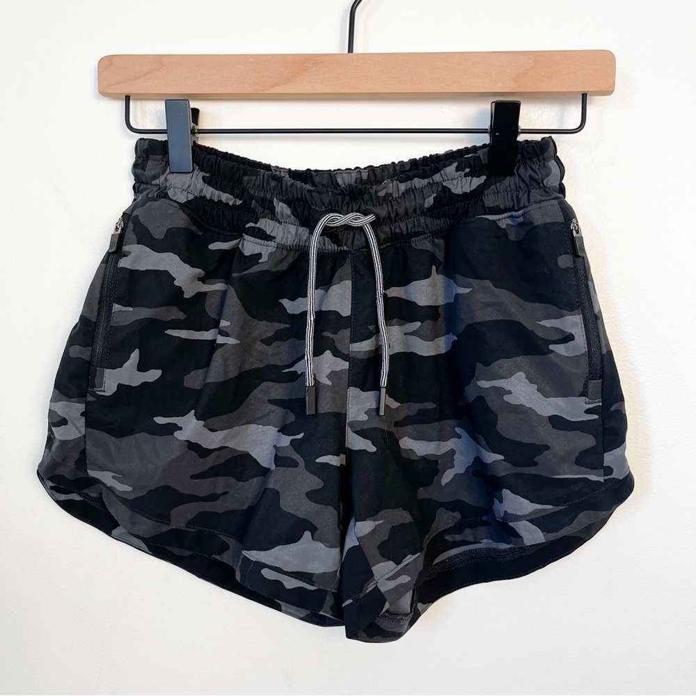 Athleta‎ Girl All Play Camo Shorts XL 14 Zipper Pockets Activewear Running
